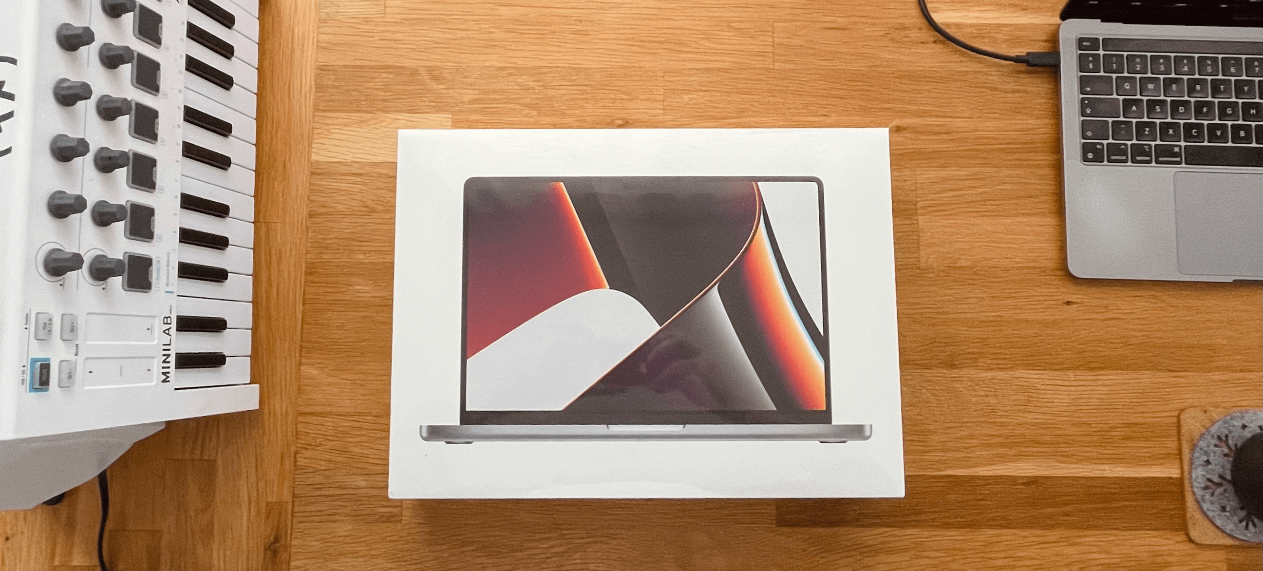 M1 Max MacBook Pro box